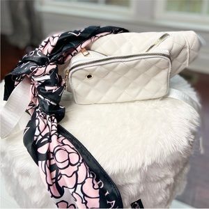 Victoria’s Secret Versatile Bombshell scarf/wrap NWT